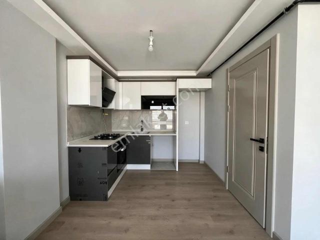 Seferihisar'da Havuzlu Sitede 1+1 Arakat Daire