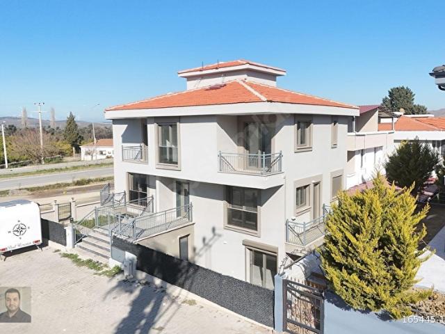 Seferihisar'da Kullanışlı ve Sıfır, Denize Yakın 3+1 Villa