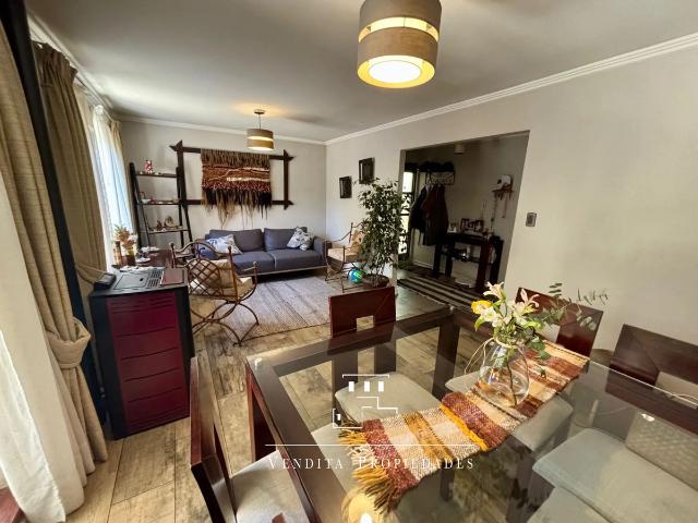 Segura casa con quincho dentro de condominio