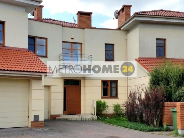 Segment środkowy w Konstancinie Jeziornej, 172 m², ogród