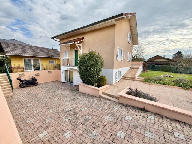 Ségny Élégante maison familiale de 217m2 8 pièces avec dé