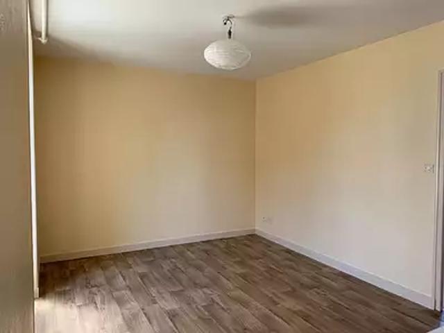 Segré en Anjou Bleu 49500 Location appartement 2 pièces t2 au dernier étage cave