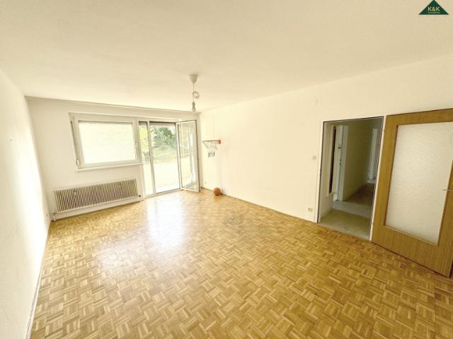 Sehr gut gelegene 3,5 zimmer wohnung mit grosser loggia und stellplatz