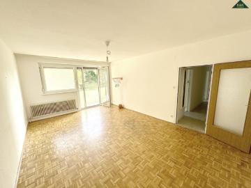 Sehr gut gelegene 3,5 zimmer wohnung mit grosser loggia und stellplatz