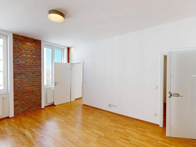 Sehr gut gelegener Altbau 3 Zimmer frei vermietbar