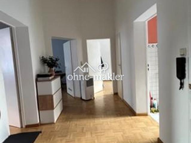 Sehr gut geschnittene Altbauwohnung in der Nähe vom Main und Baseler Platz