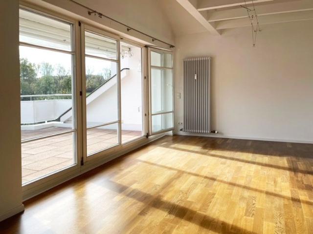 Sehr gehobene 3,5 Zimmer Wohnung mit Garage