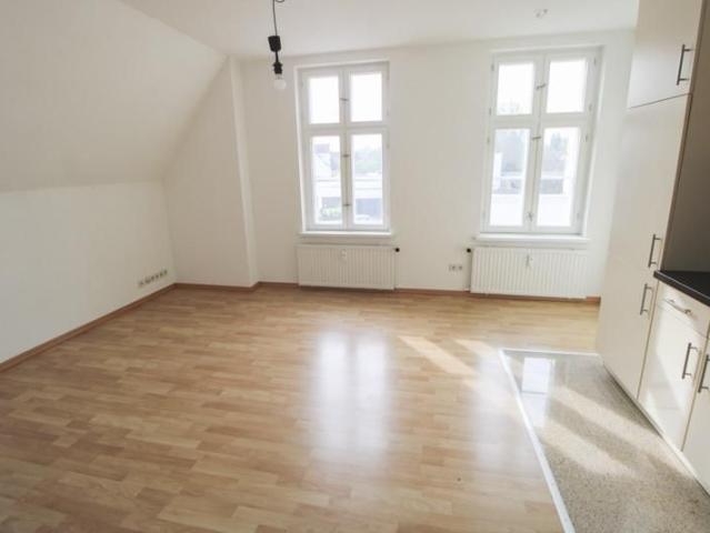 Sehr gepflegte 2 Zimmer Mietwohnung mit Kfz Stellplatz in zentraler Lage