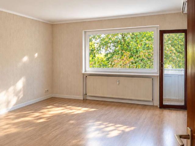 Sehr gepflegte 3 Zimmer Wohnung mit Balkon und Garage in Köln Brück