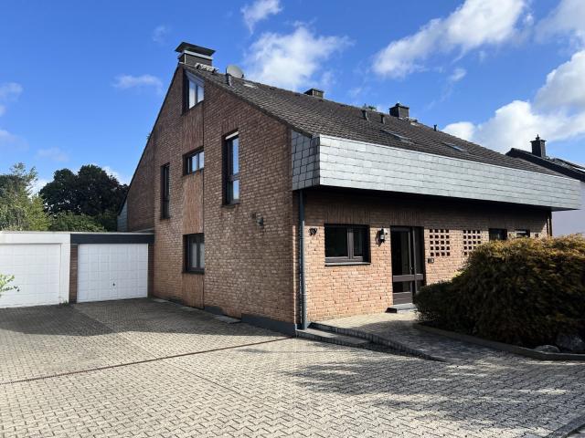 Sehr gepflegte Doppelhaushälfte mit Garage in ruhiger Wohnlage in 41238 Mönchengladbach