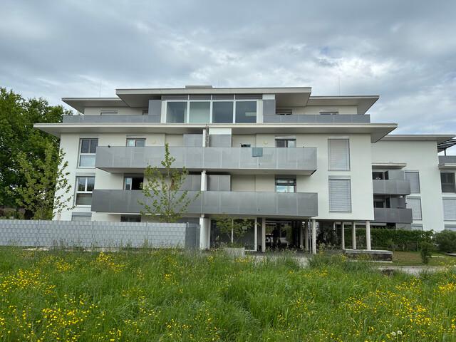 Sehr gepflegte, moderne 2 Zimmerwohnung mit großem Balkon und sehr schöner Aussicht