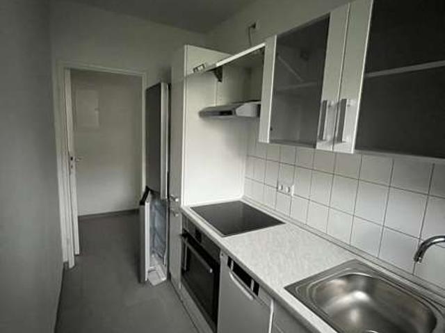 sehr gepflegte sonnig 2 Zimmer Wohnung mit EBK und Balkon