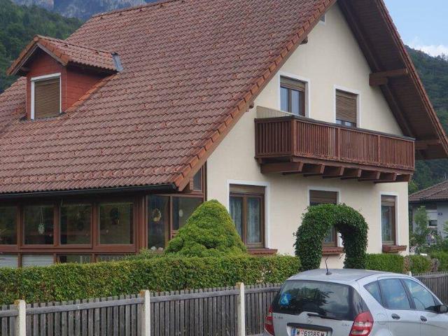 Sehr gepflegtes charmantes Landhaus in Reichenau an der Rax – 5 Zimmer, Garten & 2 Garagen und sofort beziehbar