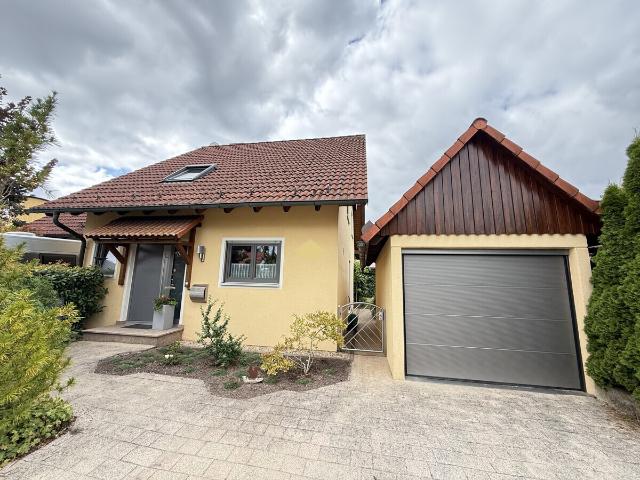 SEHR GEPFLEGTES EINFAMILIENHAUS DHH MIT GARTEN UND GARAGE