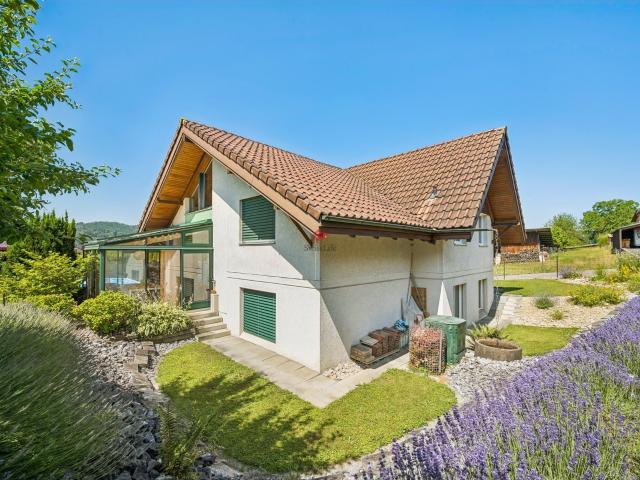 Sehr gepflegtes, freistehendes Einfamilienhaus mit Pool