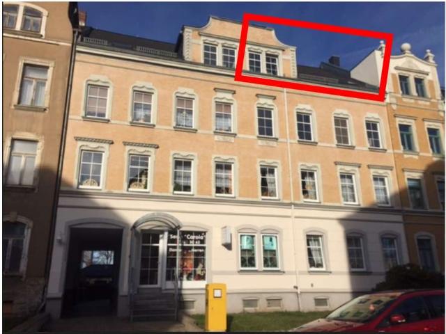 Sehr gepflegtes Haus * Geräumige 2 Zi. im DG * EBK * Fußbodenheizung * großes Bad * mietfrei