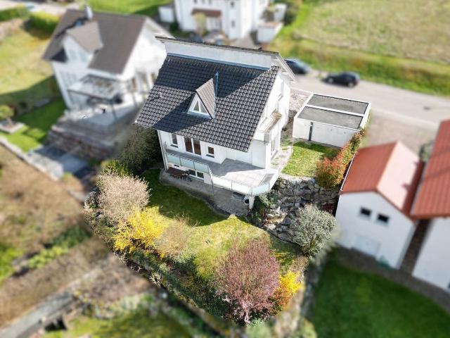 Sehr gepflegtes Haus mit Einliegerwohnung sofort Bezugsfrei in naturnaher Lage!