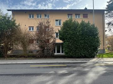 Sehr gepflegtes Mehrfamilienhaus mit 6 Wohneinheiten & 9 Garagen