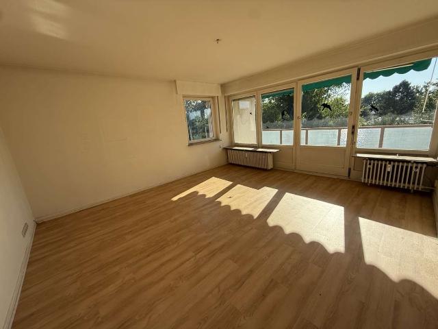 Sehr geräumige 3 Zimmer Wohnung mit Tageslicht Bad und überdachtem Westbalkon