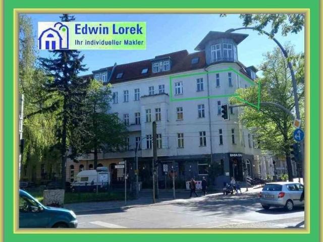 Sehr geräumige, voll sanierte 2 Zimmer Whg 3.OG, AB, Dielenböden, Dusche, Stuck