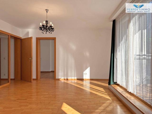 Sehr große 2 Zimmer Wohnung mit überdachtem Abstellplatz