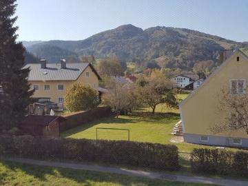 Sehr große Wohnung mitten im Grünen für kleines Geld