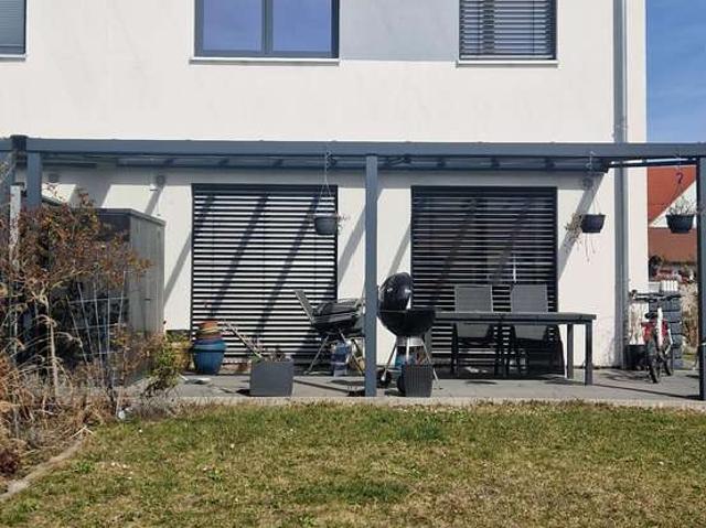 Sehr große Doppelhaushälfte im Herzen Burgthanns