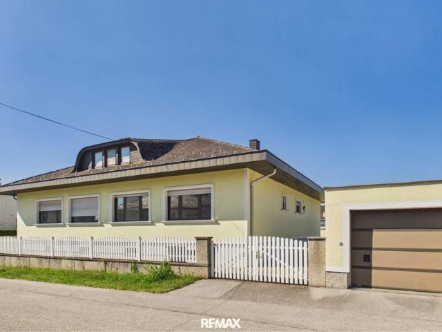 traumhafter Bungalow mit Terrasse, großer Garage, vollunterkellert