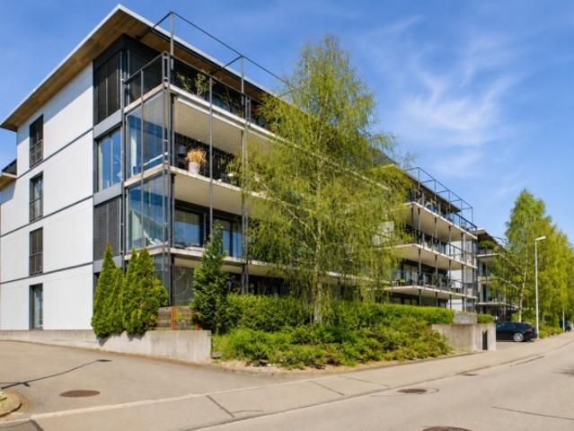 Sehr grosszügig, zentral und sonnig
