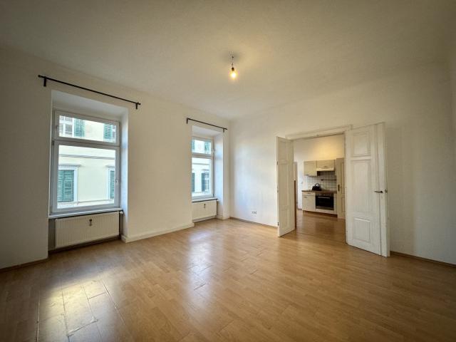Sehr großzügige 3 Zimmer Wohnung gegenüber der Kunstuniversität in Best Lage – WG geeignet – Provisionsfrei!