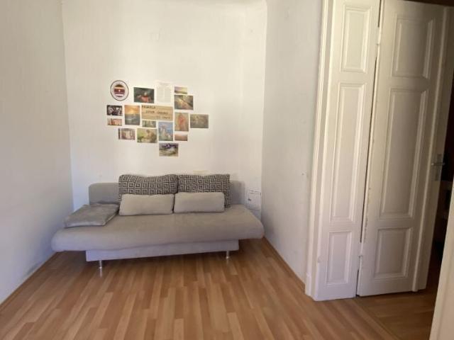 Sehr großzügige 3 Zimmer Wohnung gegenüber der Kunstuniversität in bester Lage – WG tauglich – Provisionsfrei!