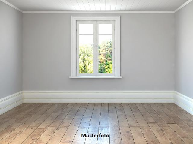 Sehr großzügige 3 Zimmer Wohnung mit 4 Balkonen und 2 Stellplätzen