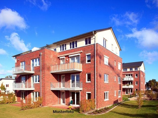 Sehr großzügige 3 Zimmer Wohnung mit 4 Balkonen und 2 Stellplätzen