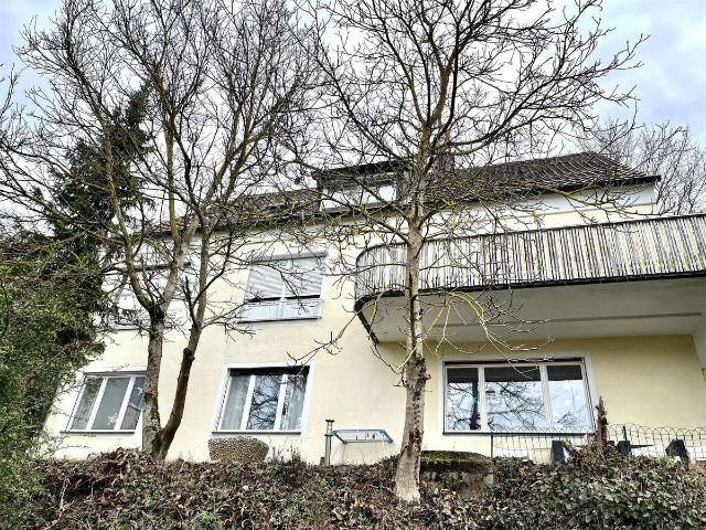 Sehr großzügiges Wohnhaus in ruhiger Lage mit viel Aussicht