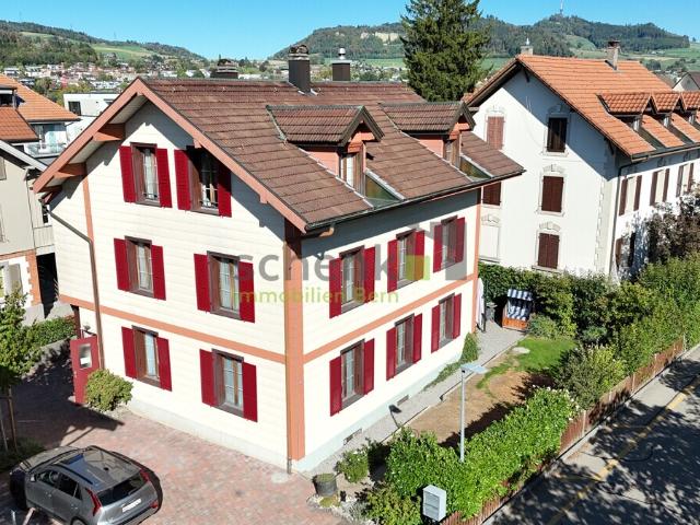 Sehr grosszügiges Zweifamilienhaus an ruhiger Lage