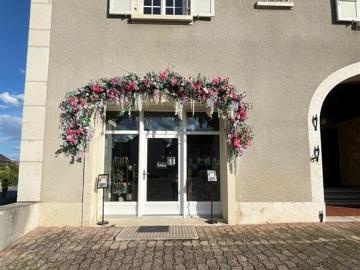 Sehr hübsche Einkaufspassage im Zentrum des Dorfes Eysins