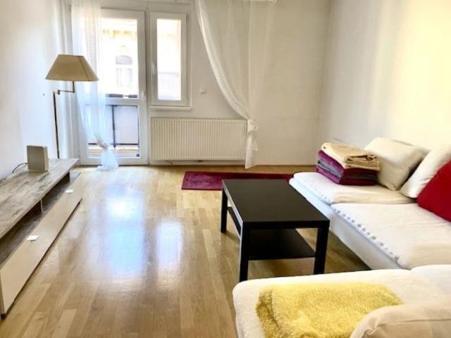 Sehr hübsche Terrassenwohnung, 2 Zimmer + Küche, zentral begehbar, Nähe Einsiedlerpark, U 4 + U6 Pilgramgasse + Margaretengürtel!