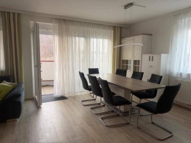 sehr hübsche vollmöblierte 73,5 m² 2 Zimmerwohnung mit ca. 10 m² Ballkon