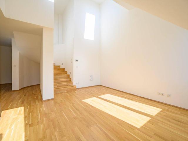 Sehr helle DG Wohnung im Erstbezug nach Sanierung beim Meidlinger Markt
