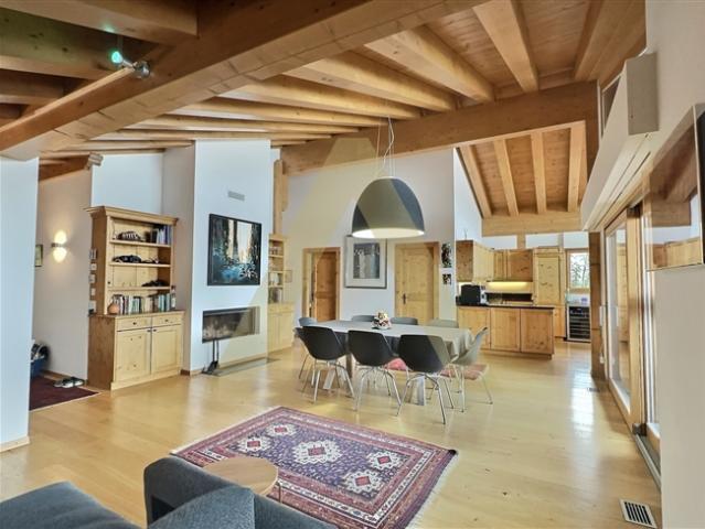 Sehr helle Penthouse Wohnung mit viel Flair