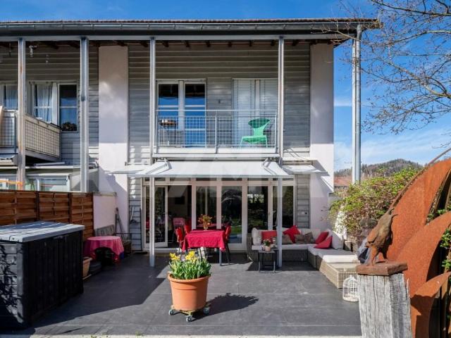 Sehr helle Wohnräume, renoviert mit sonnigem Garten