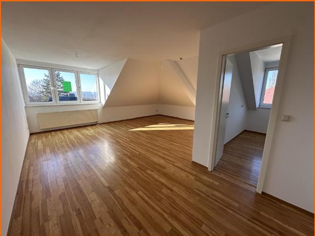 Sehr helle 2 Raum Whg. mit Ausblick über die Stadt und Garage und *Bungalow auf dem Grundstück