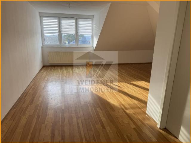 Sehr helle 2 Raum Whg. mit Ausblick über die Stadt und Garage und *Bungalow auf dem Grundstück