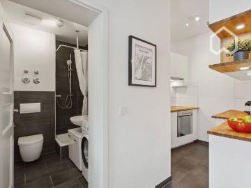 Sehr helle 2 Zimmer Wohnung mit Altbau Charme im Zentrum Süd nahe Karl Liebknecht Strasse, Leipzig Amsterdam Apartments for Rent