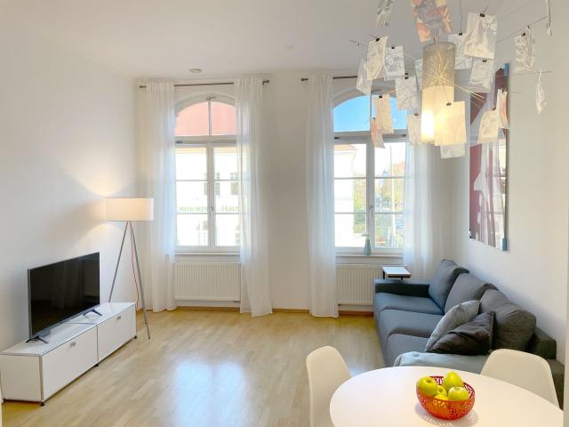 Sehr helle 2 Zimmer Wohnung mit Altbau Charme in historischem Ensemble, Leipzig Amsterdam Apartments for Rent