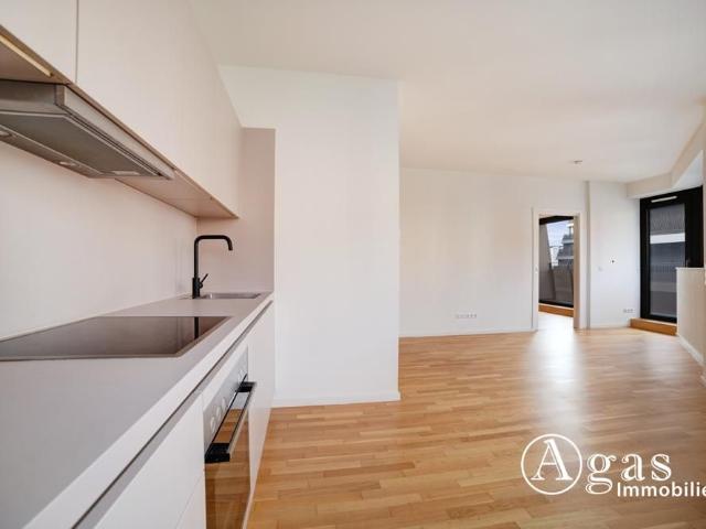 Sehr helle 2 Zimmer Wohnung mit ca. 54m², EBK und Balkon in Berlin Mitte!