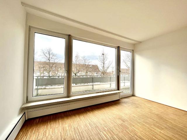 Sehr helle 2 Zimmer Wohnung mit großzügiger Dachterrasse
