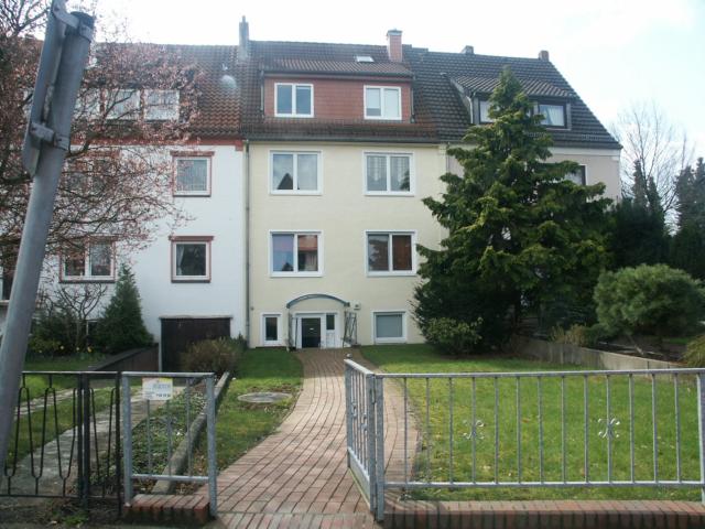 Sehr helle 3 Zimmer Wohnung mit schönem Südbalkon in ruhiger Lage