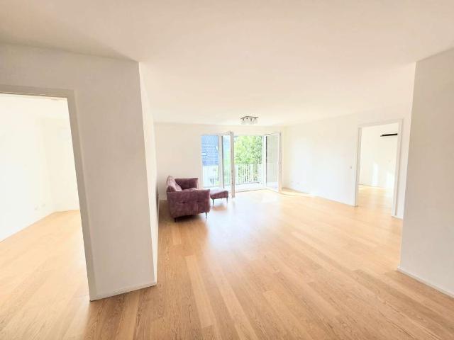 Sehr helle 3 Zimmer Wohnung Ramersdorf
