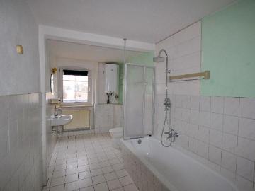 Sehr interessante 2 Raumwhg. mit Balkon + neuer Einbauküche